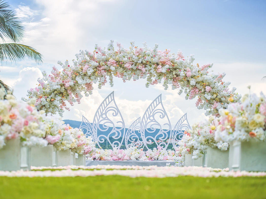 一场性价比超高的草坪婚礼，为爱开启《幸福之门》！
