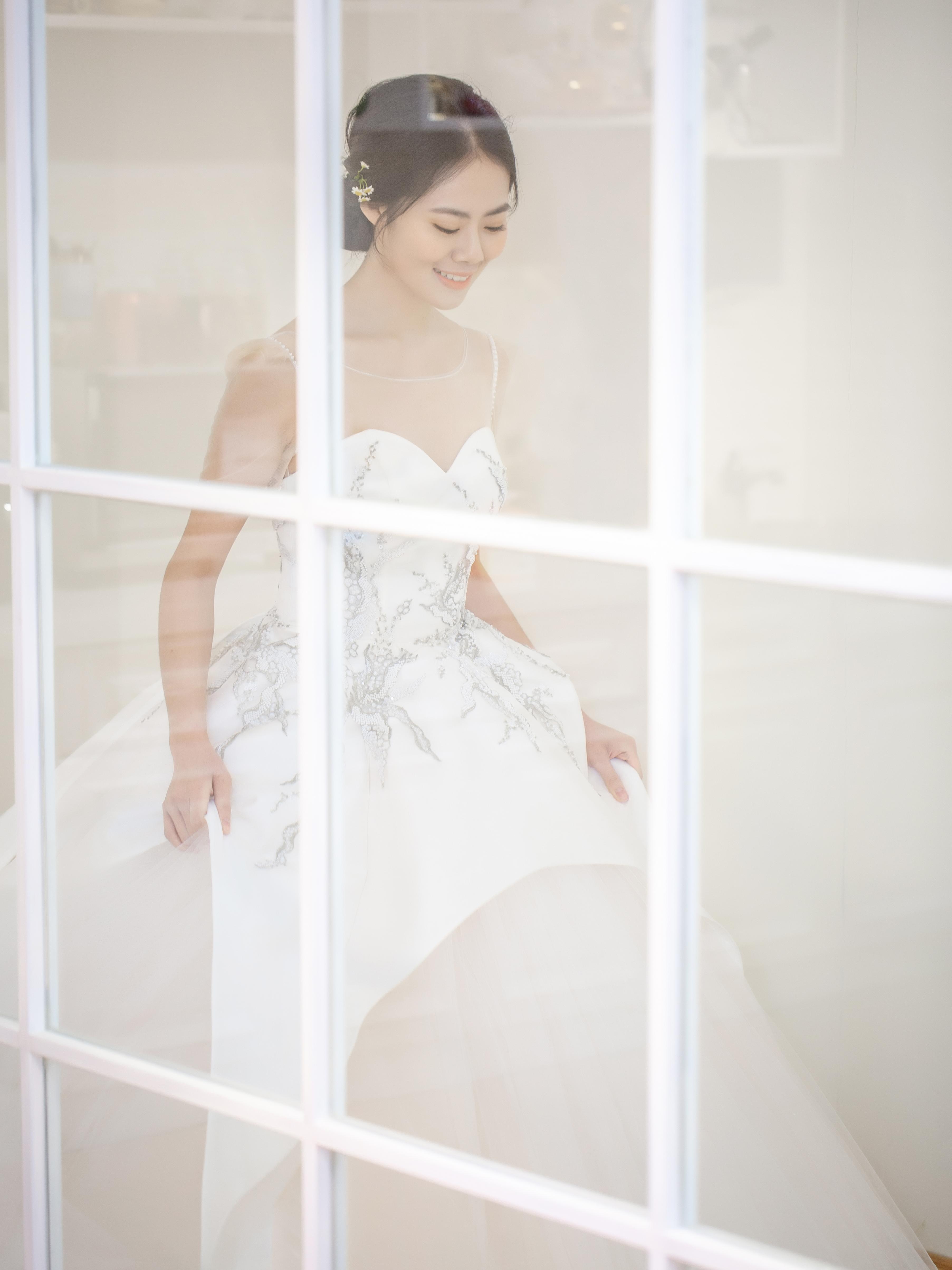 减龄缎面婚纱 燃爆所有俏皮优雅