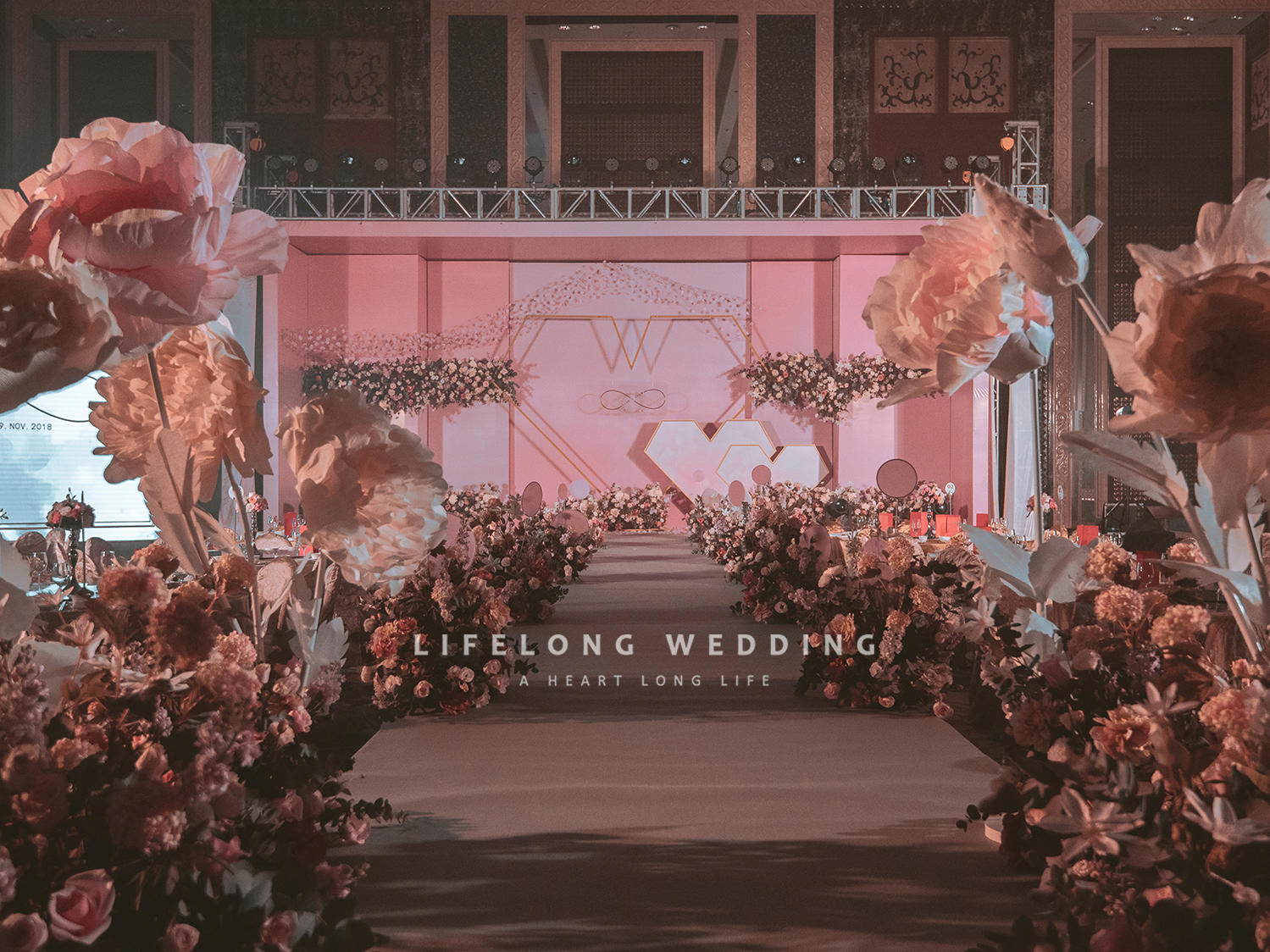 简约轻奢，时尚创意婚礼，花艺设计效果满分。