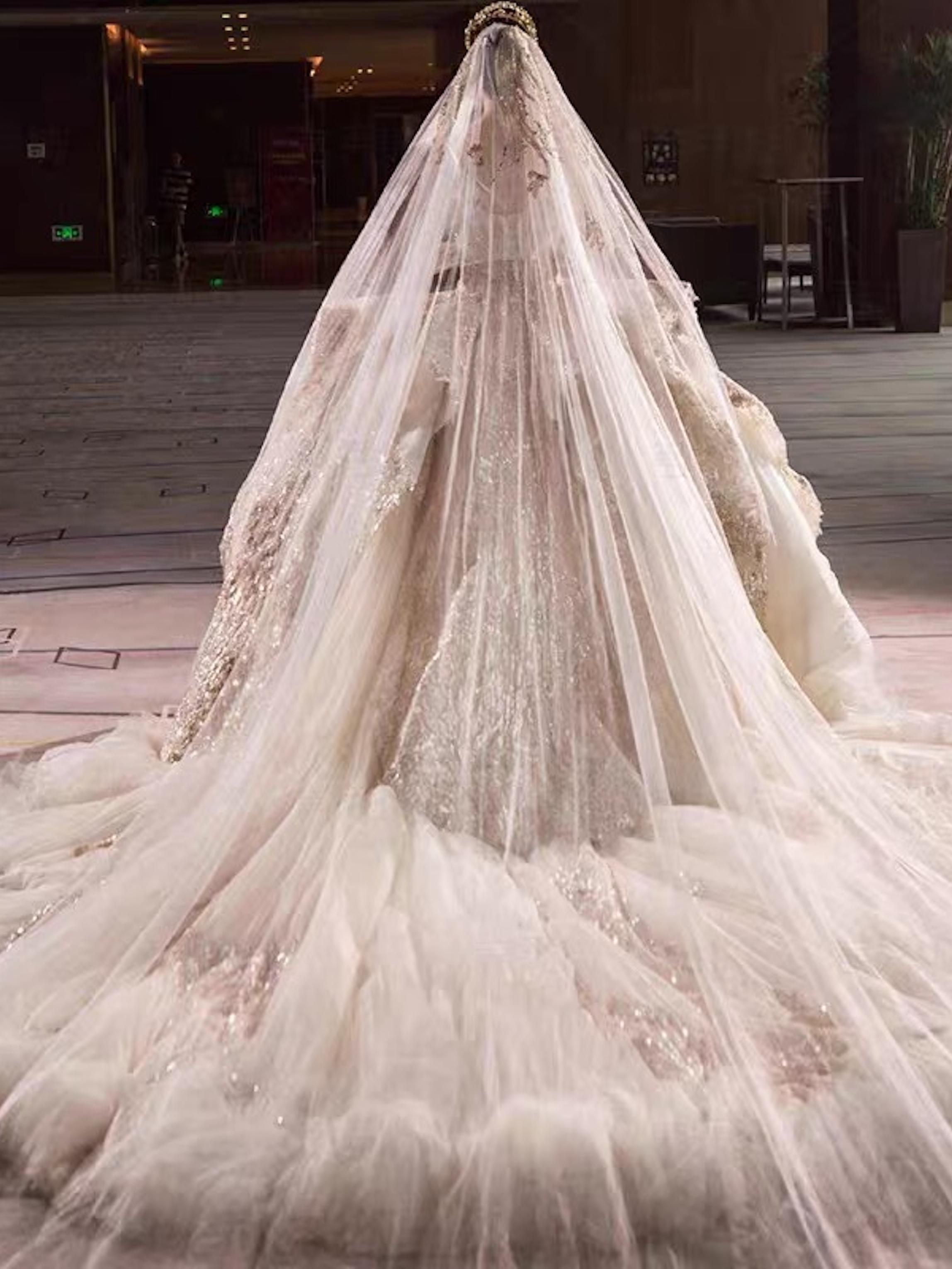 【镇店】维洛思婚纱保护款重工婚纱套+金牌化妆师