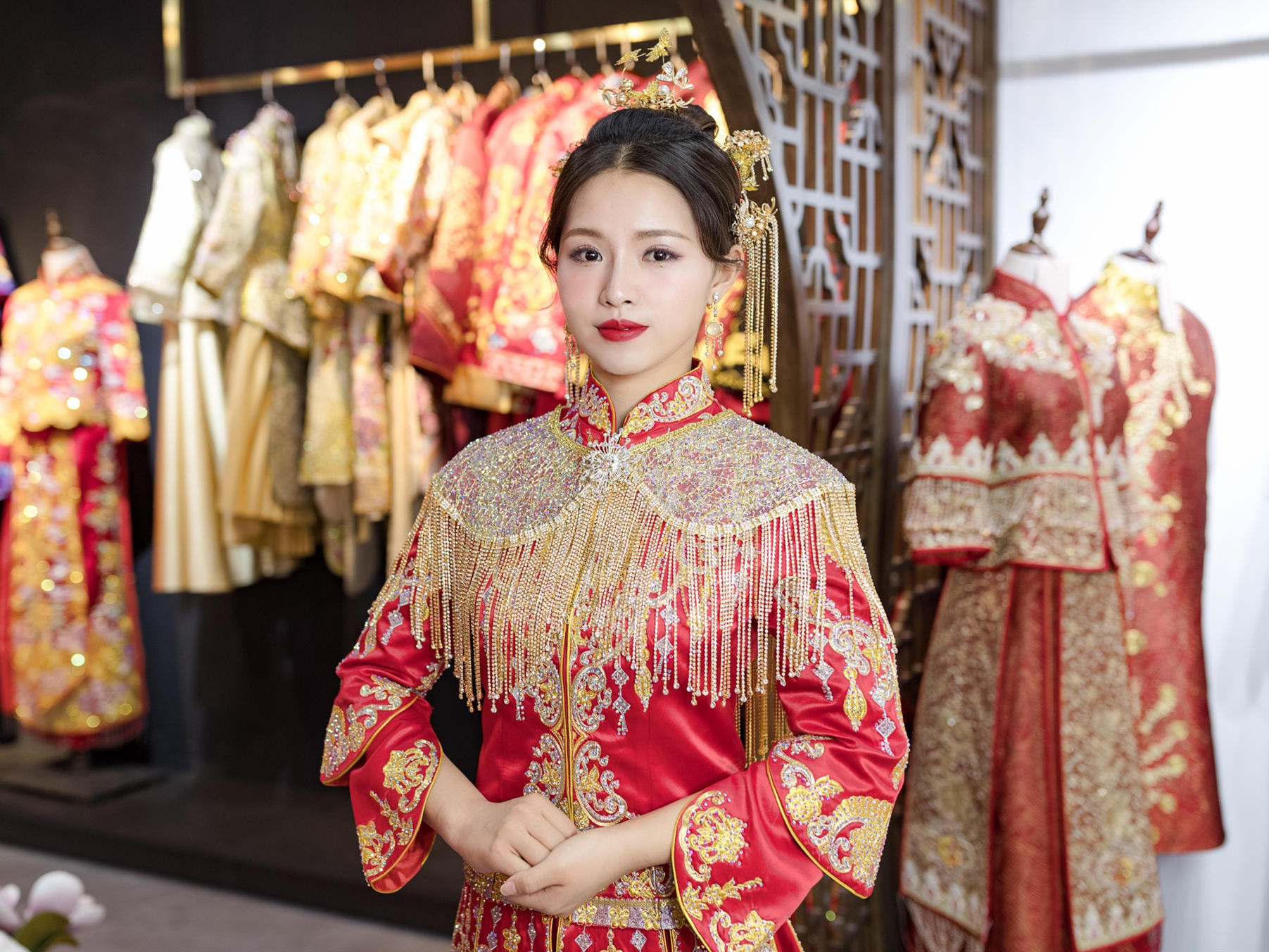 优雅高贵的香槟色像温柔的月光轻轻洒在身上