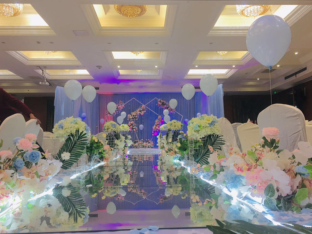 90后喜爱婚礼包干价花车装饰