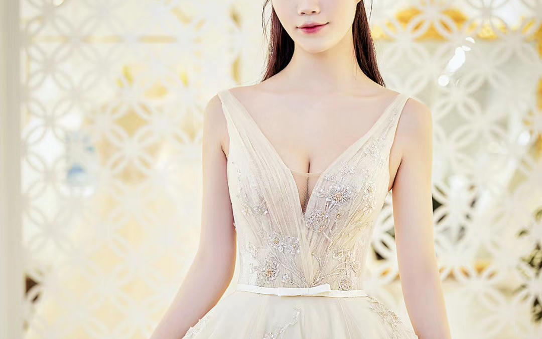 乐生/透明V领小性感礼服