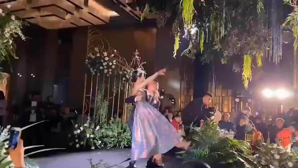 特惠 -婚纱礼服3件套，齐地婚纱+秀禾+敬酒服