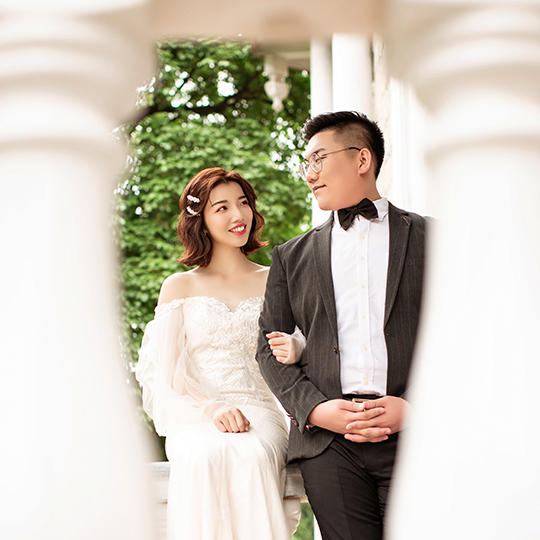 教堂复古风婚纱照汕头上镜婚纱摄影工作室外景