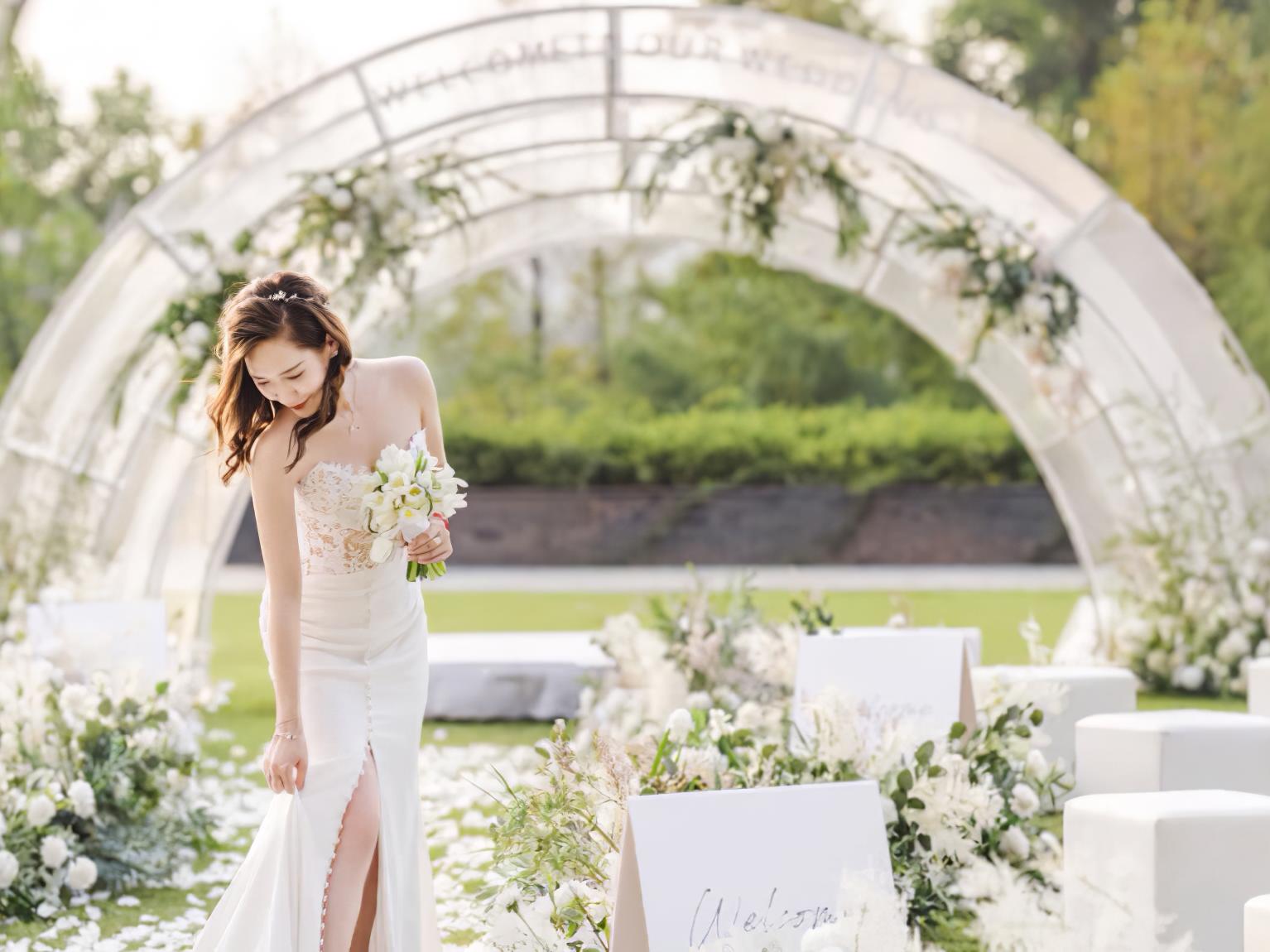 白绿户外婚礼 简约大气线条主题婚礼