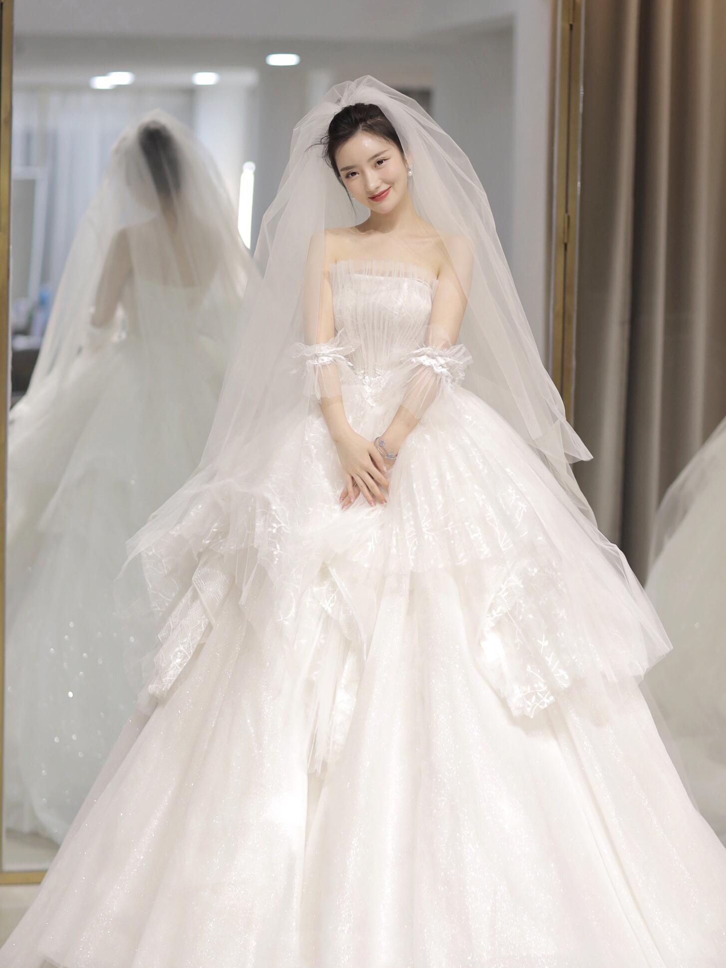 在武汉每三个人选择工作室，就有一个人选择拾贰婚纱