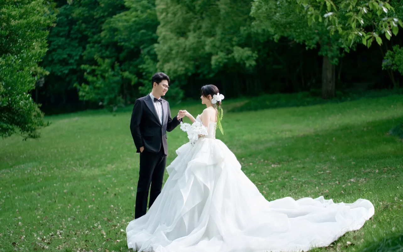 草坪森系婚紗照客片欣賞！石家莊婚紗照推薦商家