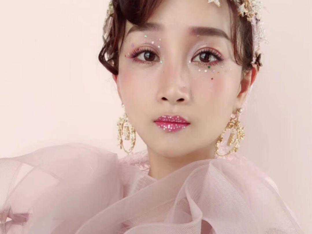 【洛维思婚纱】伴娘服加高级化妆师全天跟妆