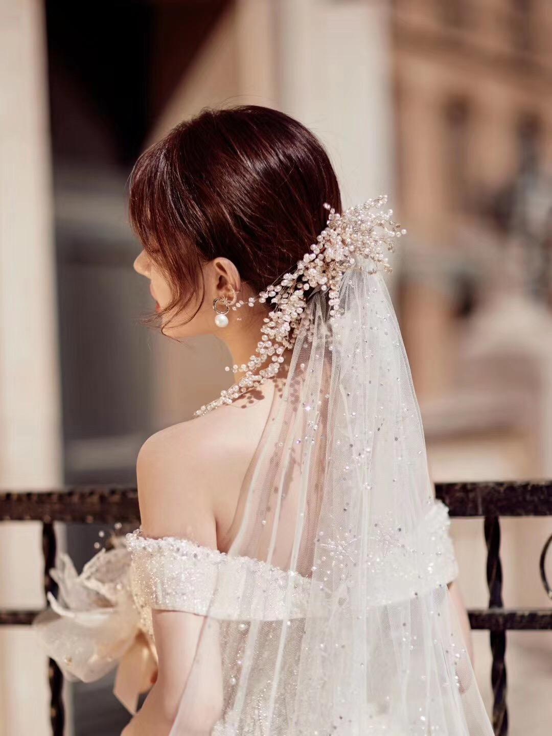 梦幻公主系列定制婚纱+礼服+总监化妆老师全程跟妆