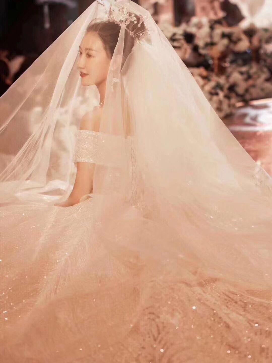 【美美人气婚纱套餐】仪式主纱+出门纱或中式+礼服