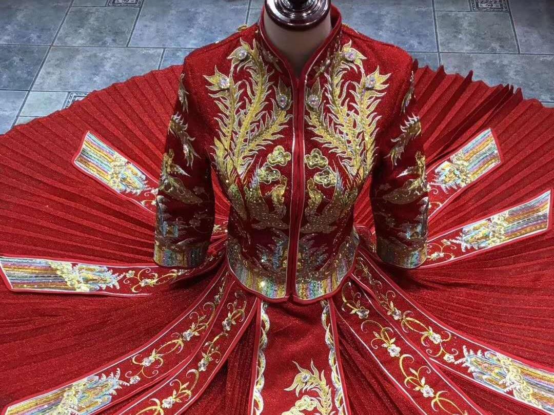 【超值春季租赁】新娘齐地婚纱秀禾礼服三件套租赁