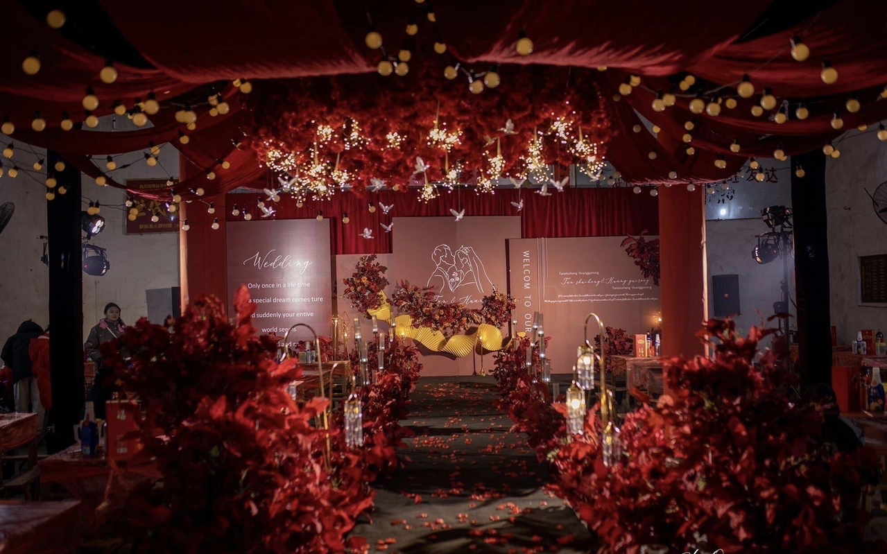 农村礼堂里的大气婚礼