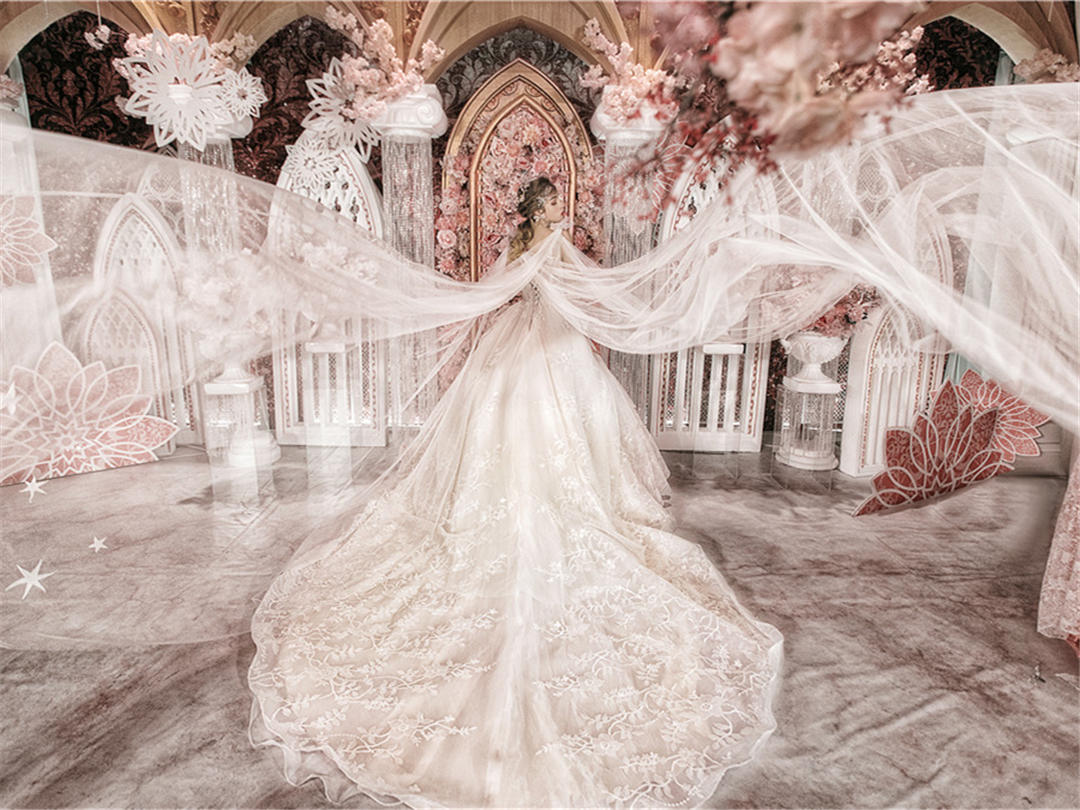 【店长推荐】设计师高定大拖尾主纱4件套+伴娘服