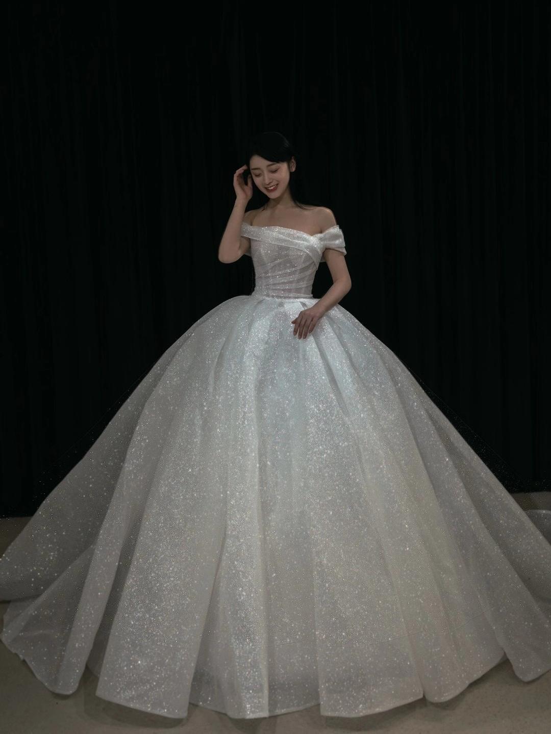 【人气推荐】轻奢拖尾婚纱+秀禾+敬酒服