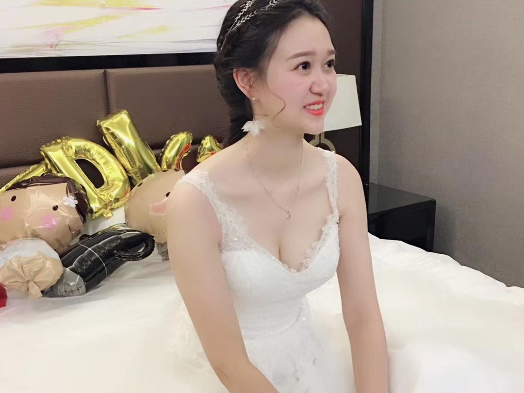 高资造型师（全天跟妆）+婚纱一套