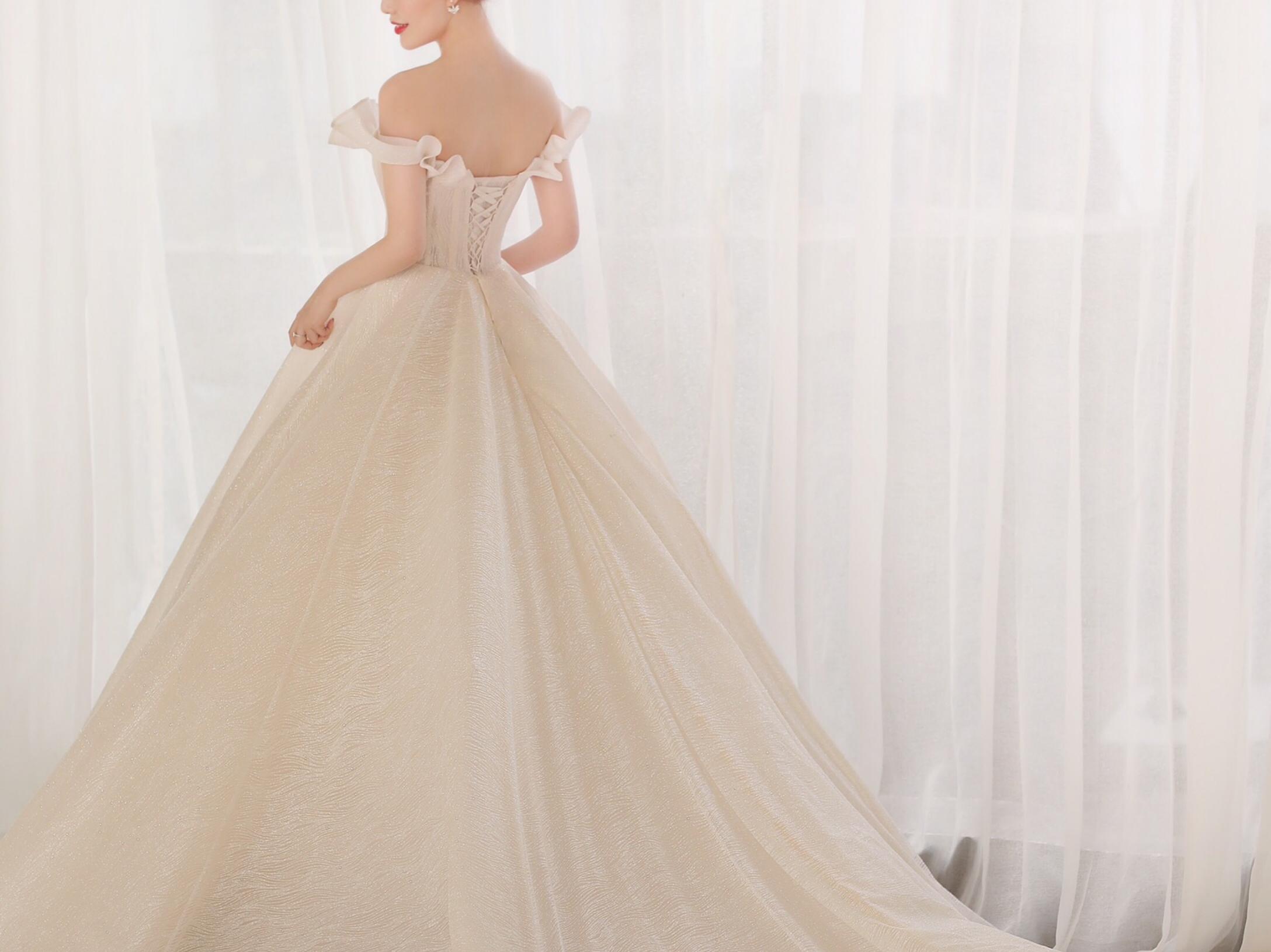 【限时优惠】一站式婚礼服务+跟妆套餐