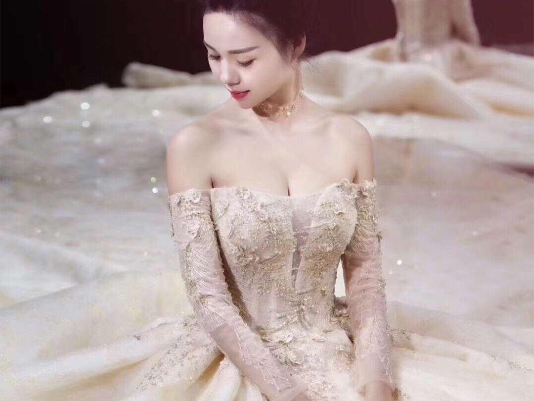 薇拉/总监全天跟妆/主纱+中式+敬酒+伴娘服2件