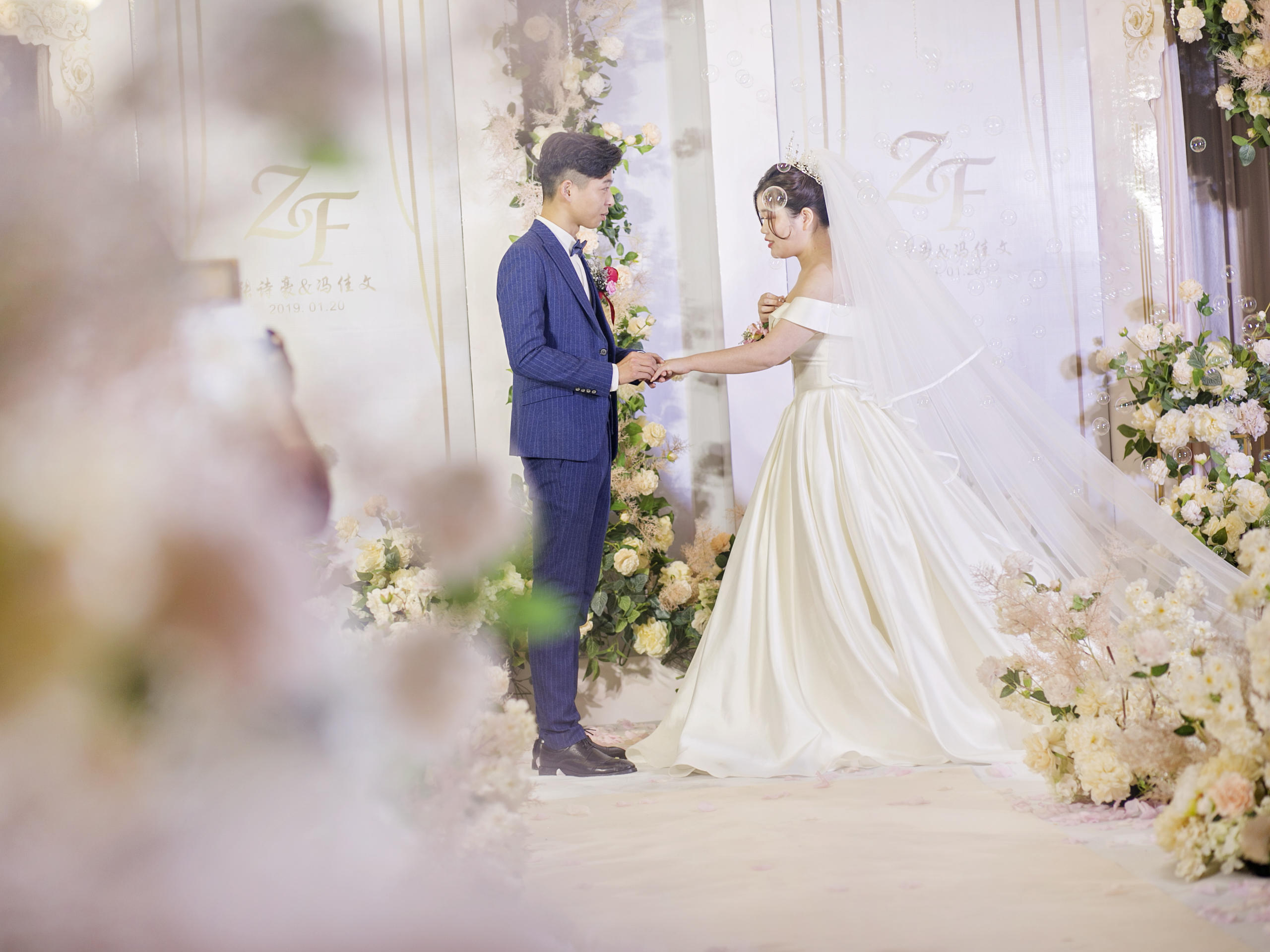 12-25桌香槟色清新婚礼  送人员