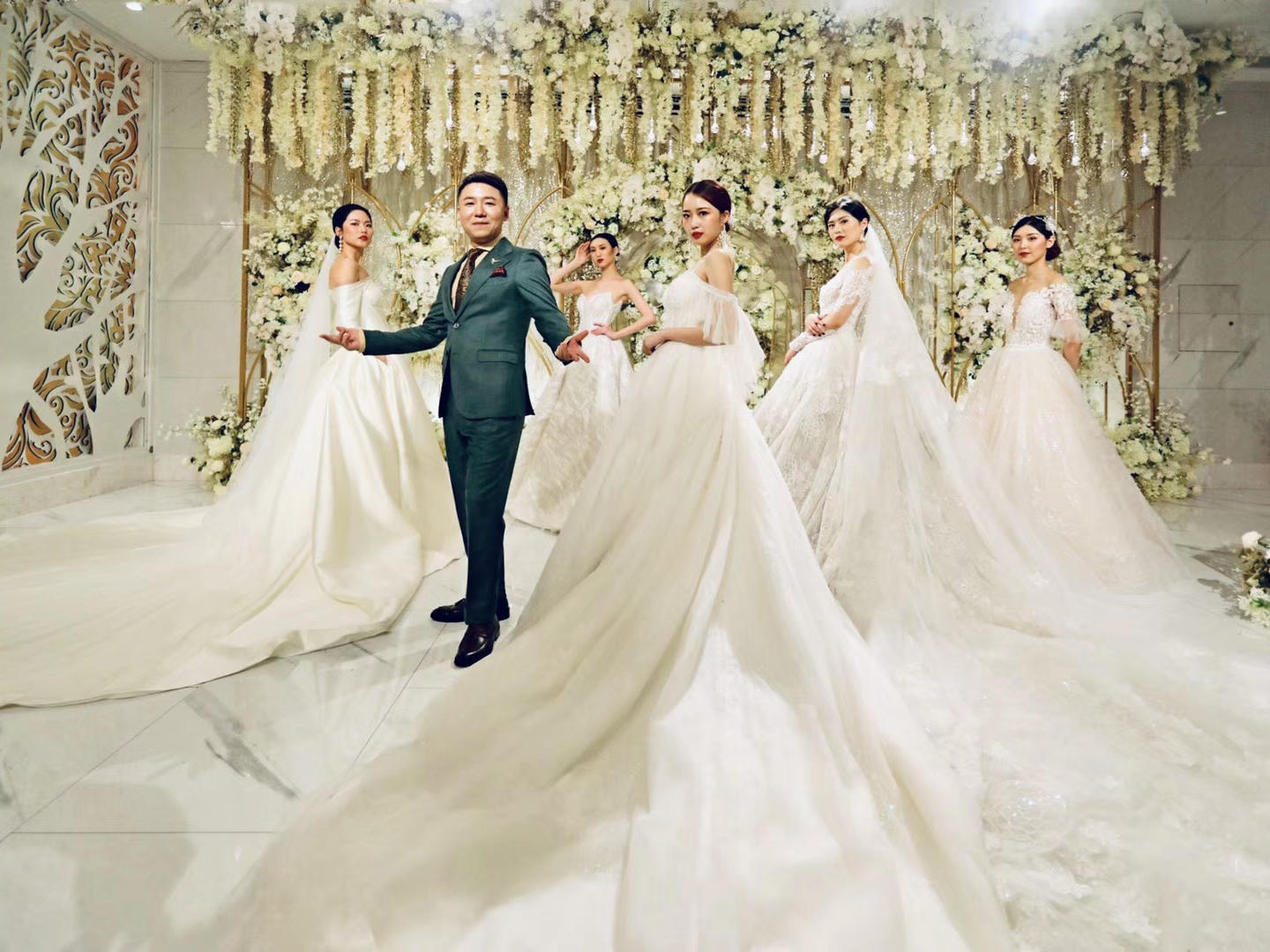 流程策划+资深主持+音乐制作+舞台编彩+舞蹈编排