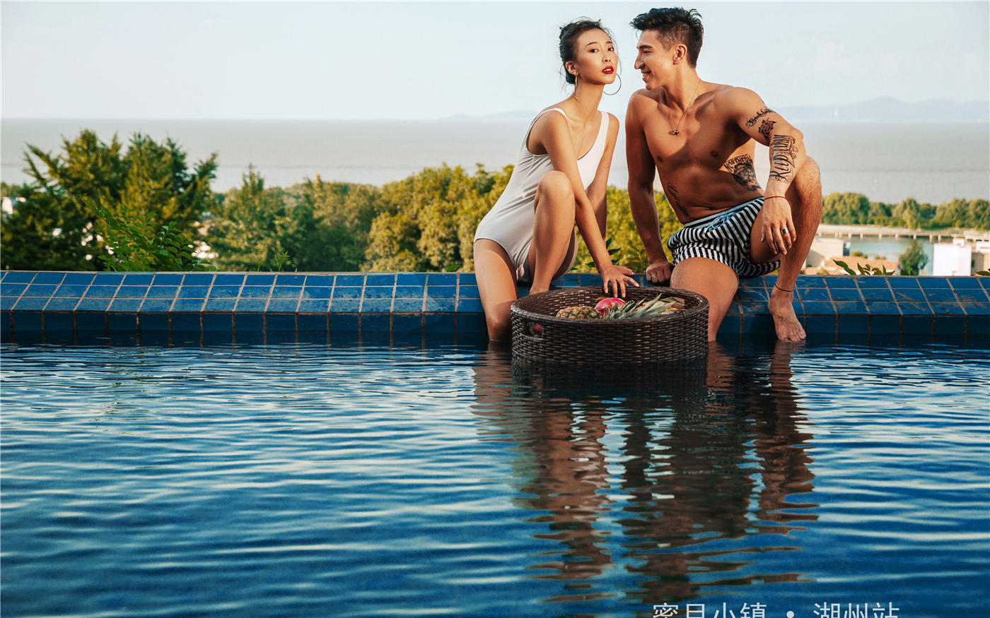 95后爆款    边玩边拍