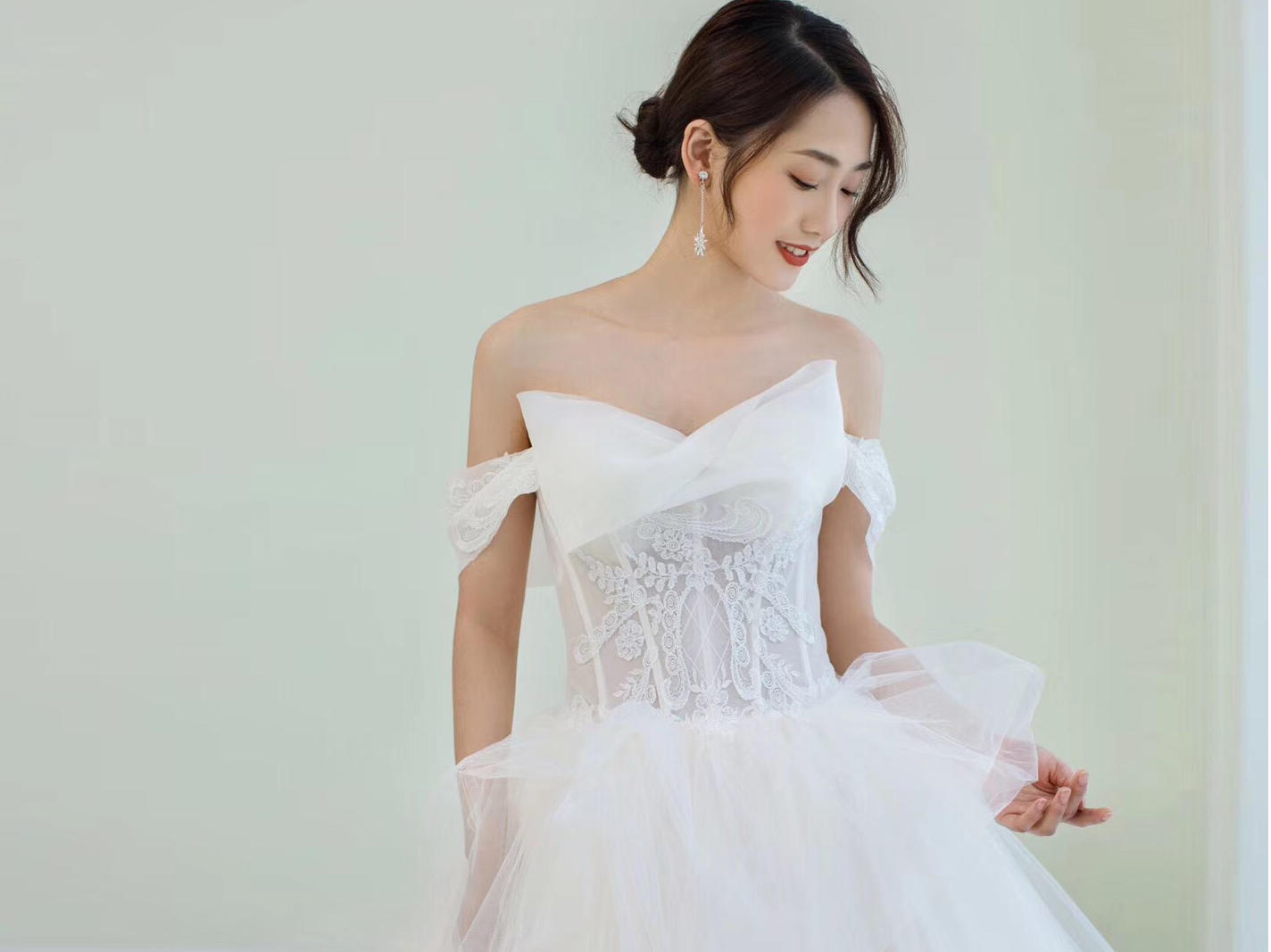 【楼·蘭君】小吊肩立体蝴蝶结主纱