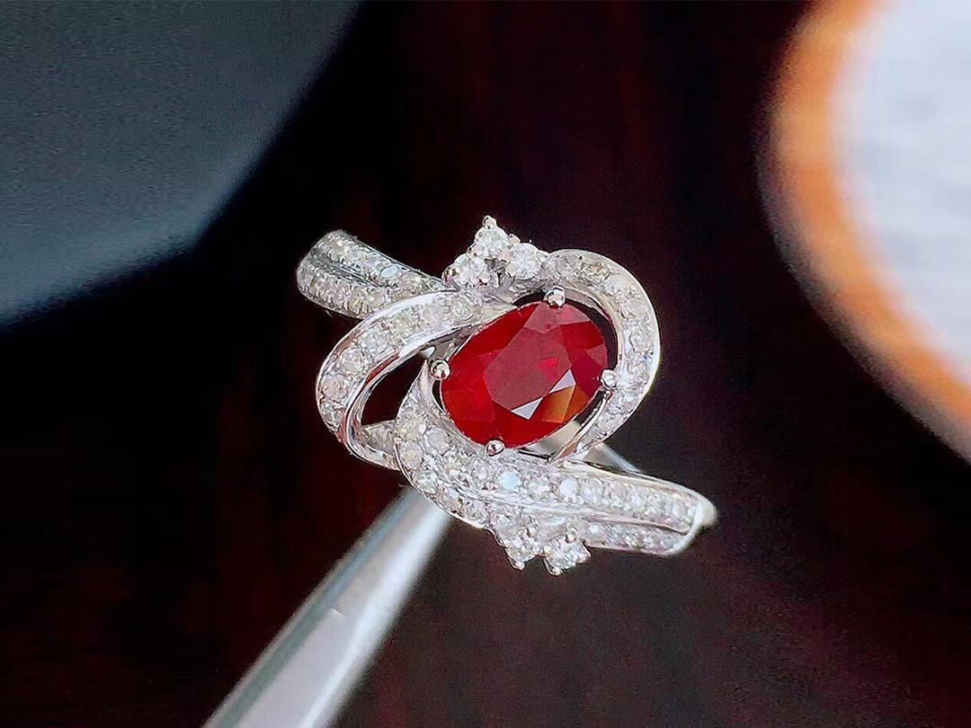 中规中矩的款式看腻了，来试试设计款换个风格