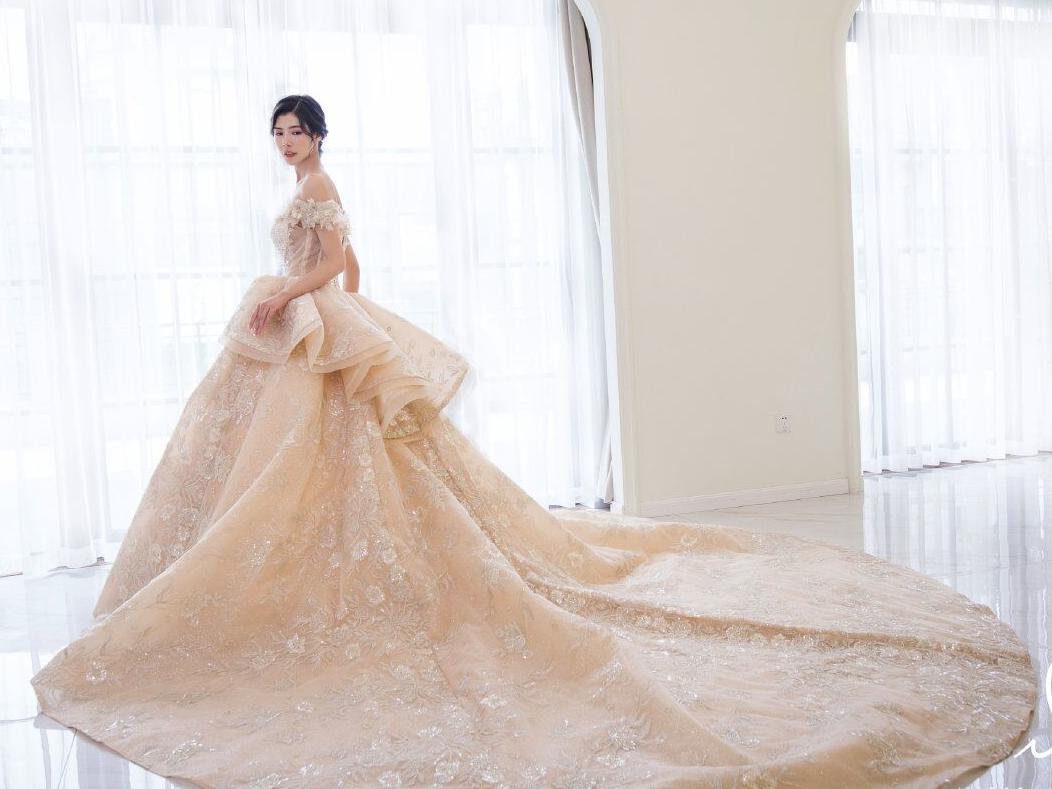 WILL高定婚纱 浪漫一字肩奢华大拖尾租赁套餐