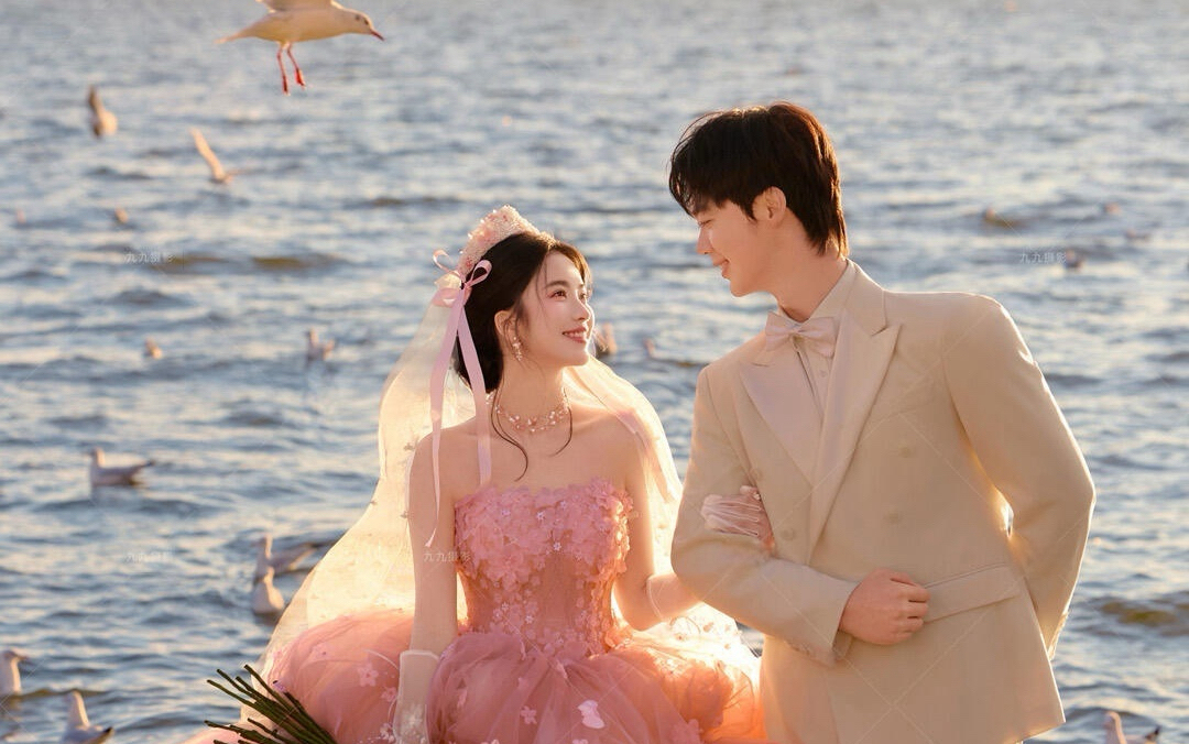 值得拍的洱海海鸥日出婚纱照