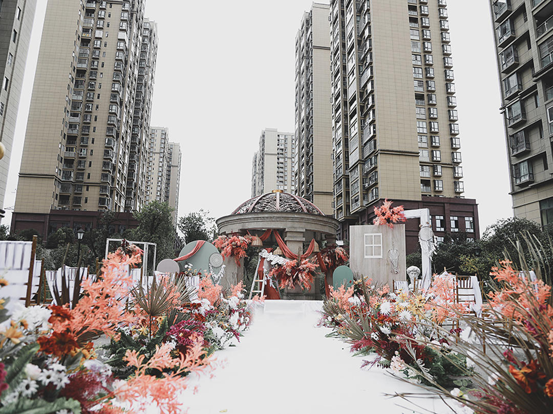 遵义户外小预算秋色婚礼包含主持、摄影、摄像、跟妆