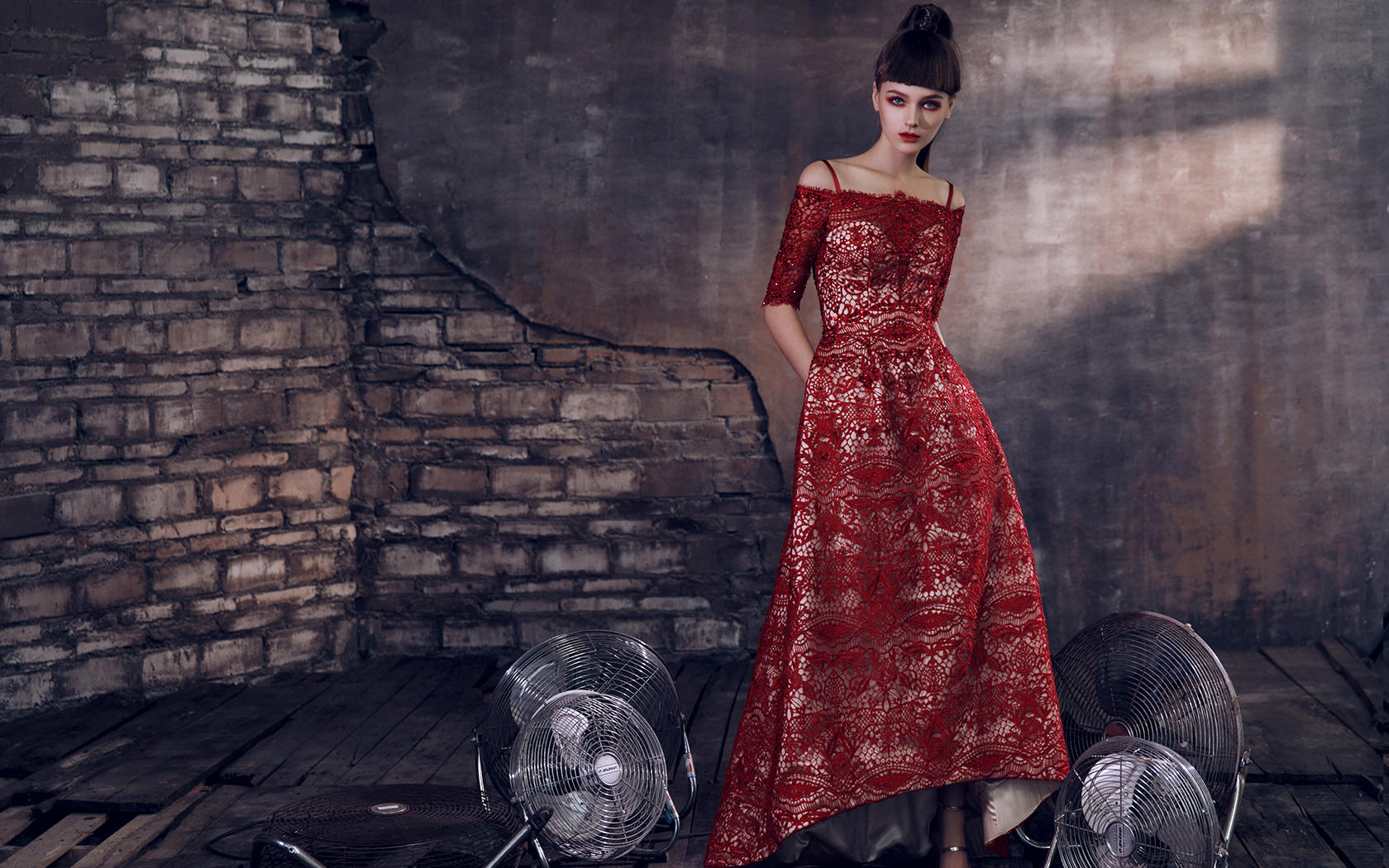 俏皮带点小性感红色敬酒服