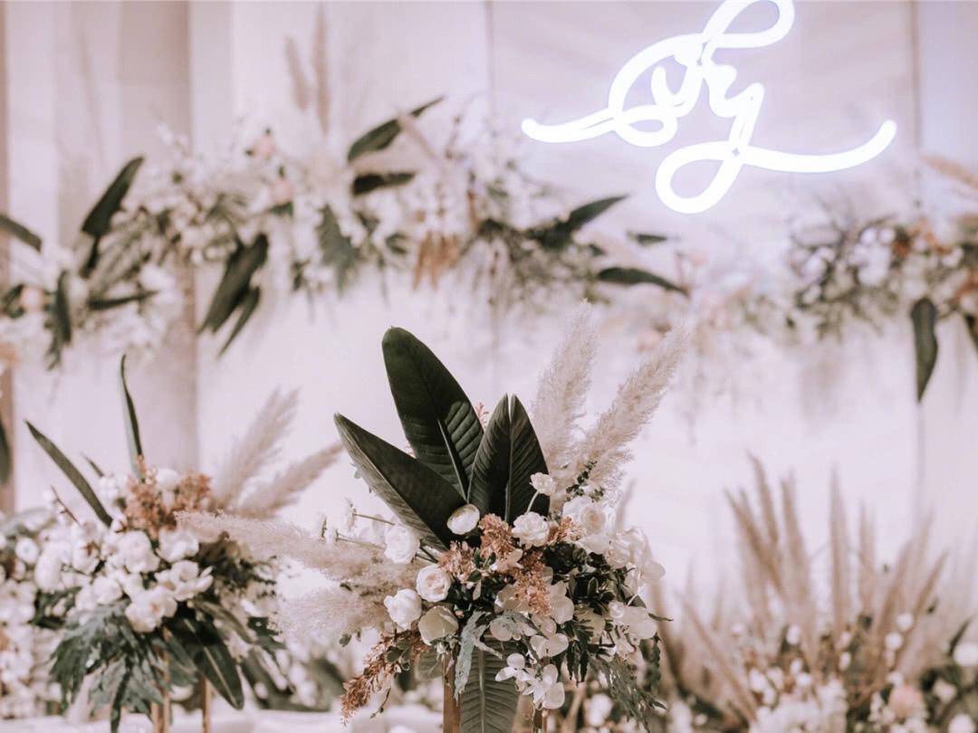 《壹合婚礼》韩式简约白 | 伴真花纯布置