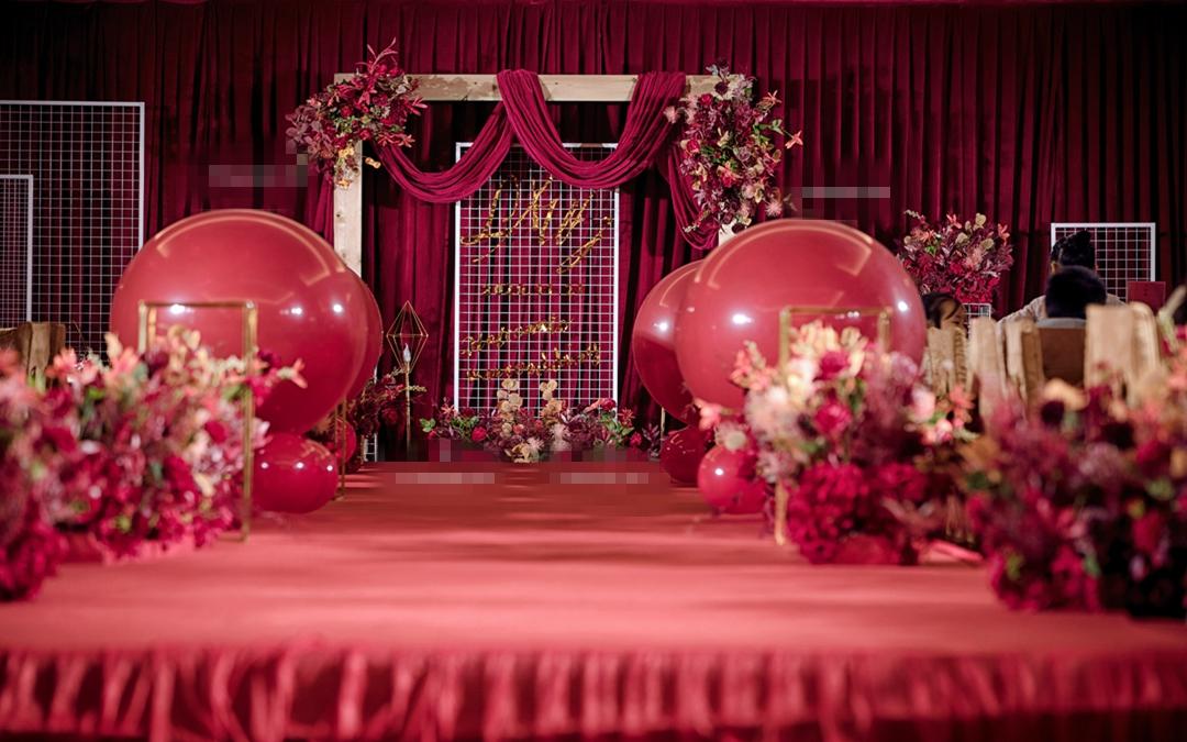 酒店大红西式婚礼