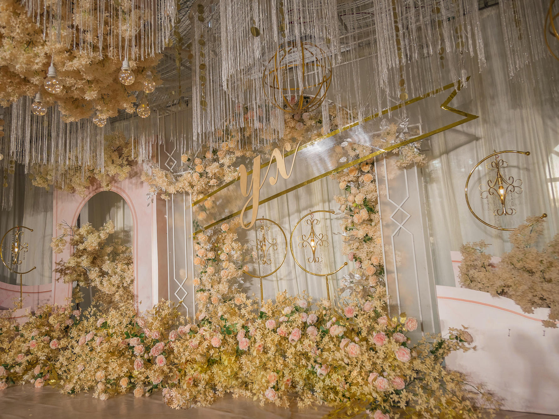 花时间婚礼·香槟暖色系饱满舞台婚礼