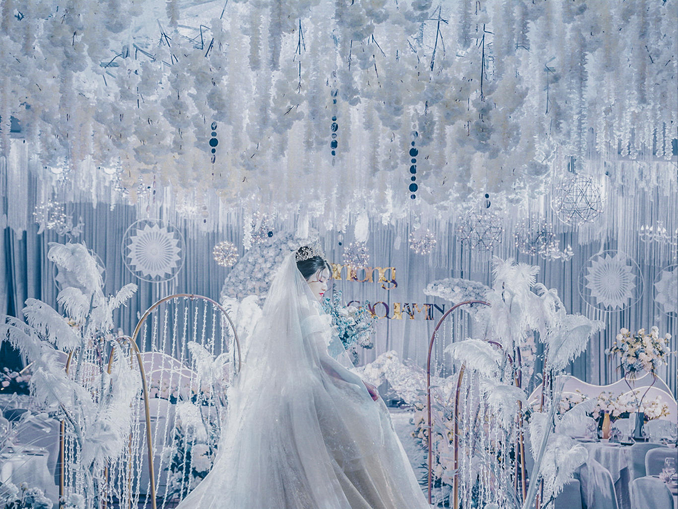 温馨端庄的蓝色月亮主题婚礼