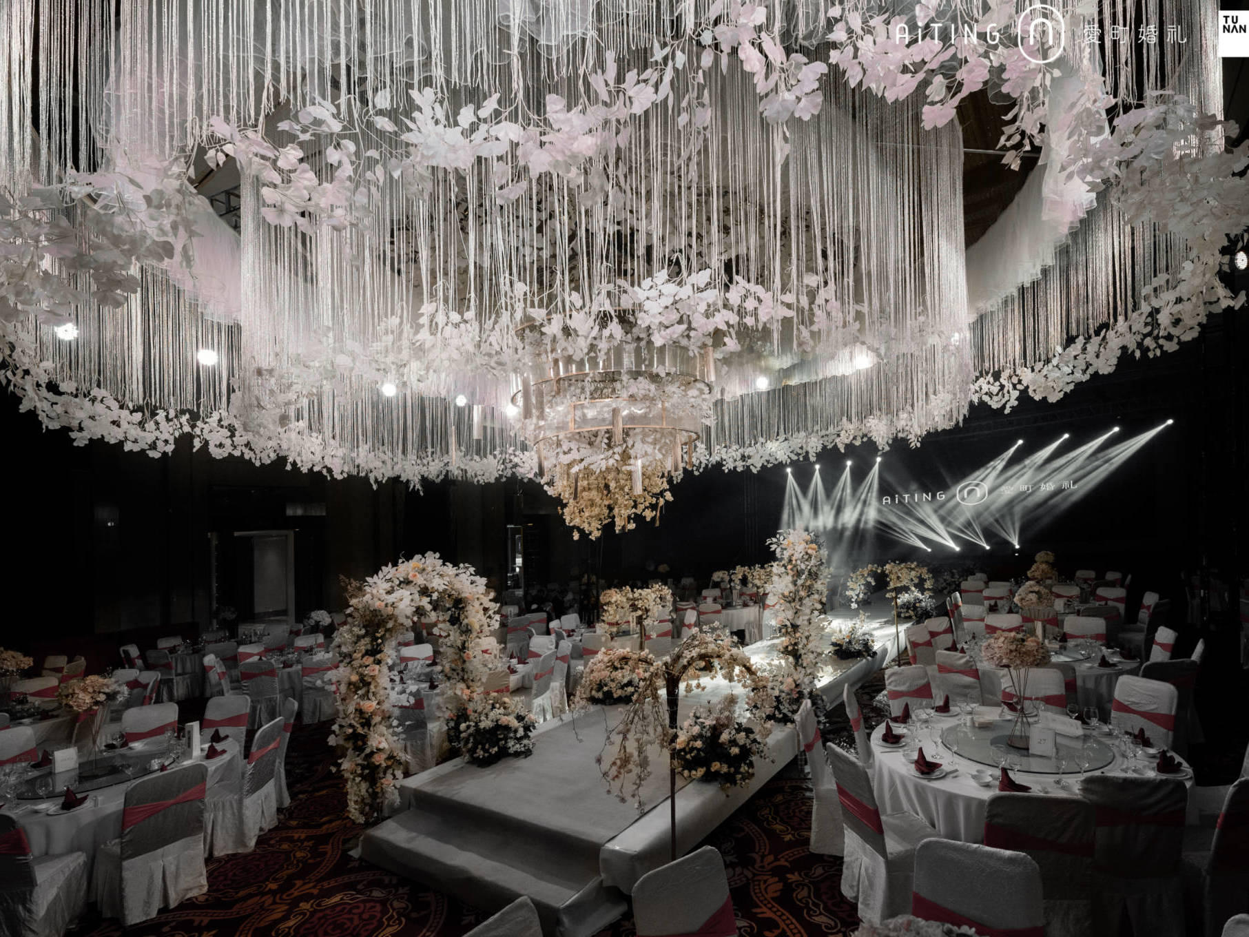 【爱町婚礼】19年大热 唯美场布含主持摄影摄像