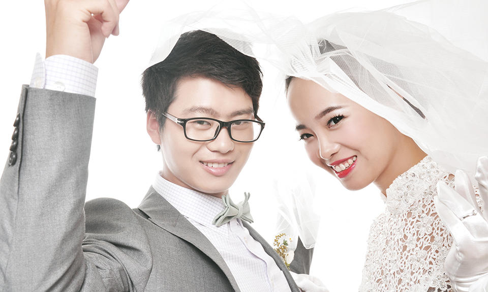 【橙泓照相馆】简洁时尚杂志风格棚拍婚纱小复古