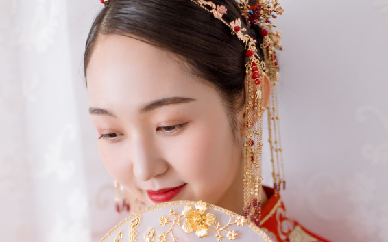 秀禾中式嫁衣，红色给人不一样的美