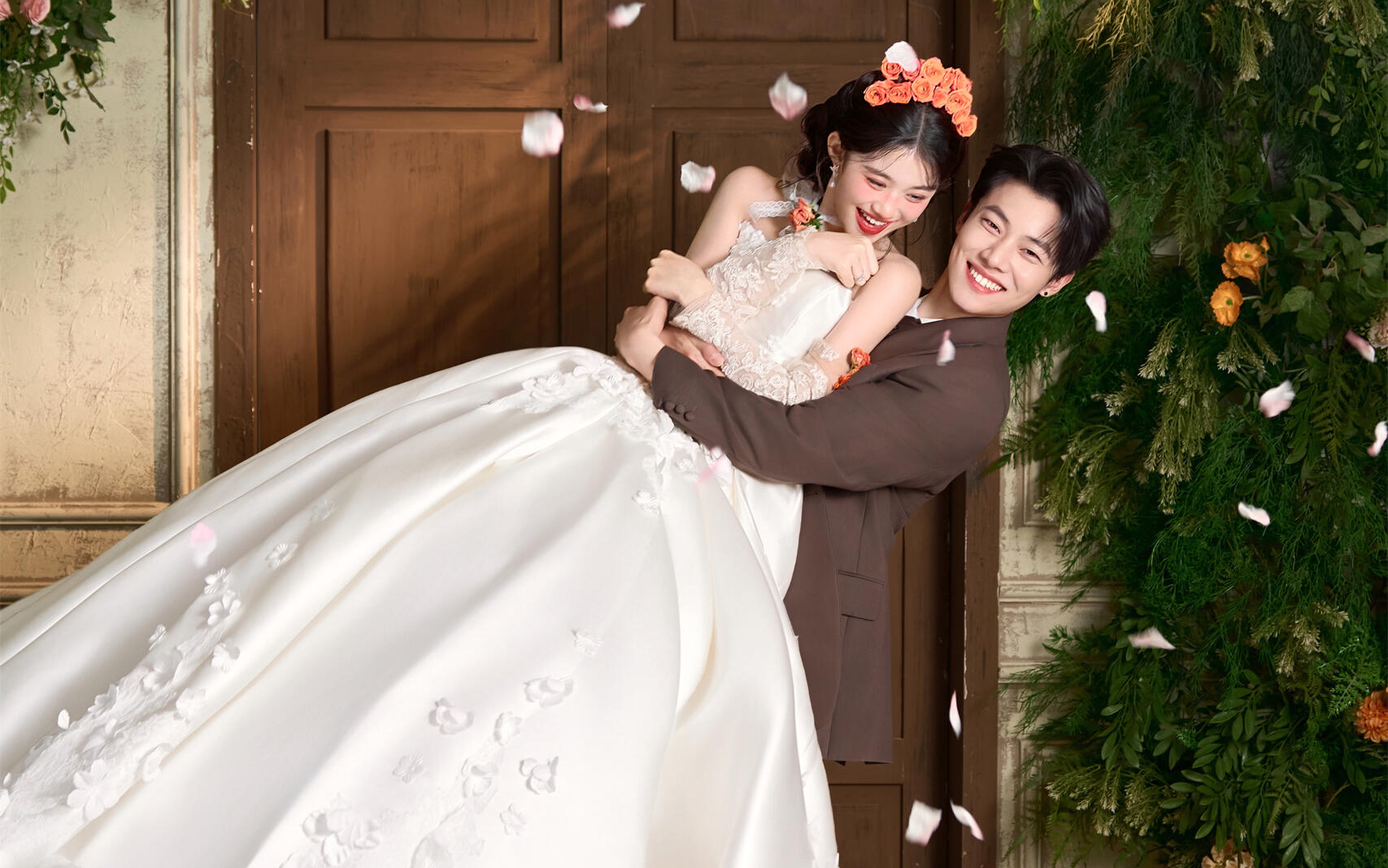 超甜法式复古婚纱照 鲜花妆造戳中少女心