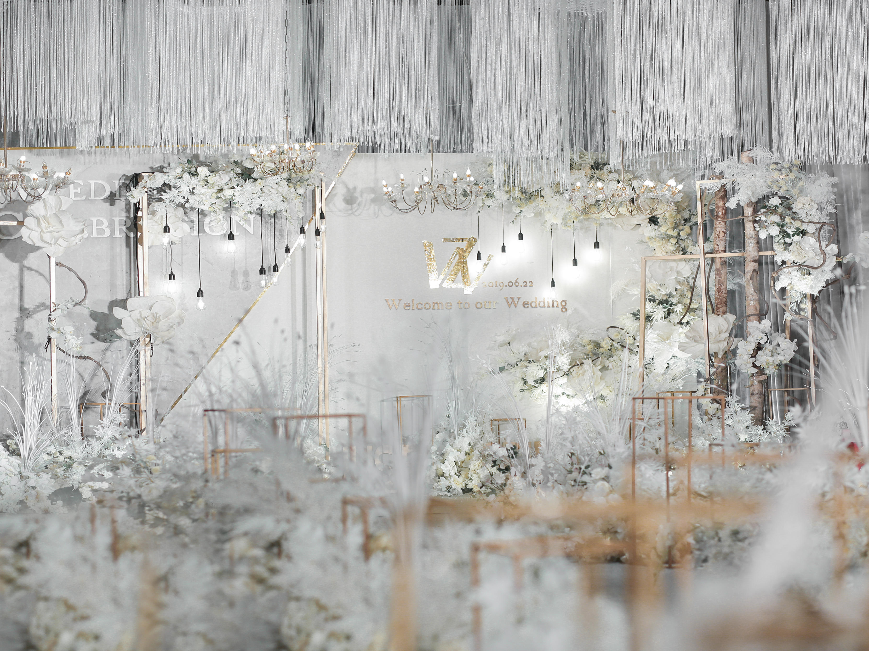 【蓝慕婚礼】白色圣洁无暇|赠送1000元舞台特效