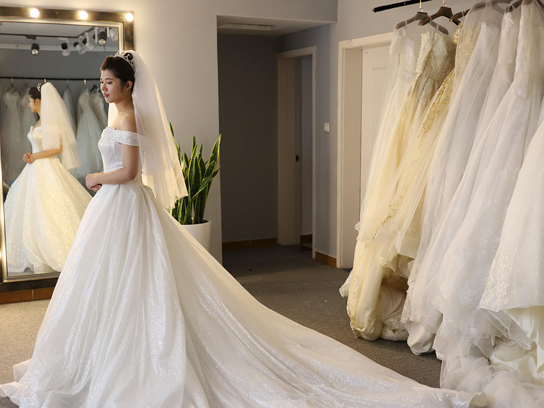 【超值租赁】齐地婚纱+敬酒服+全程跟妆