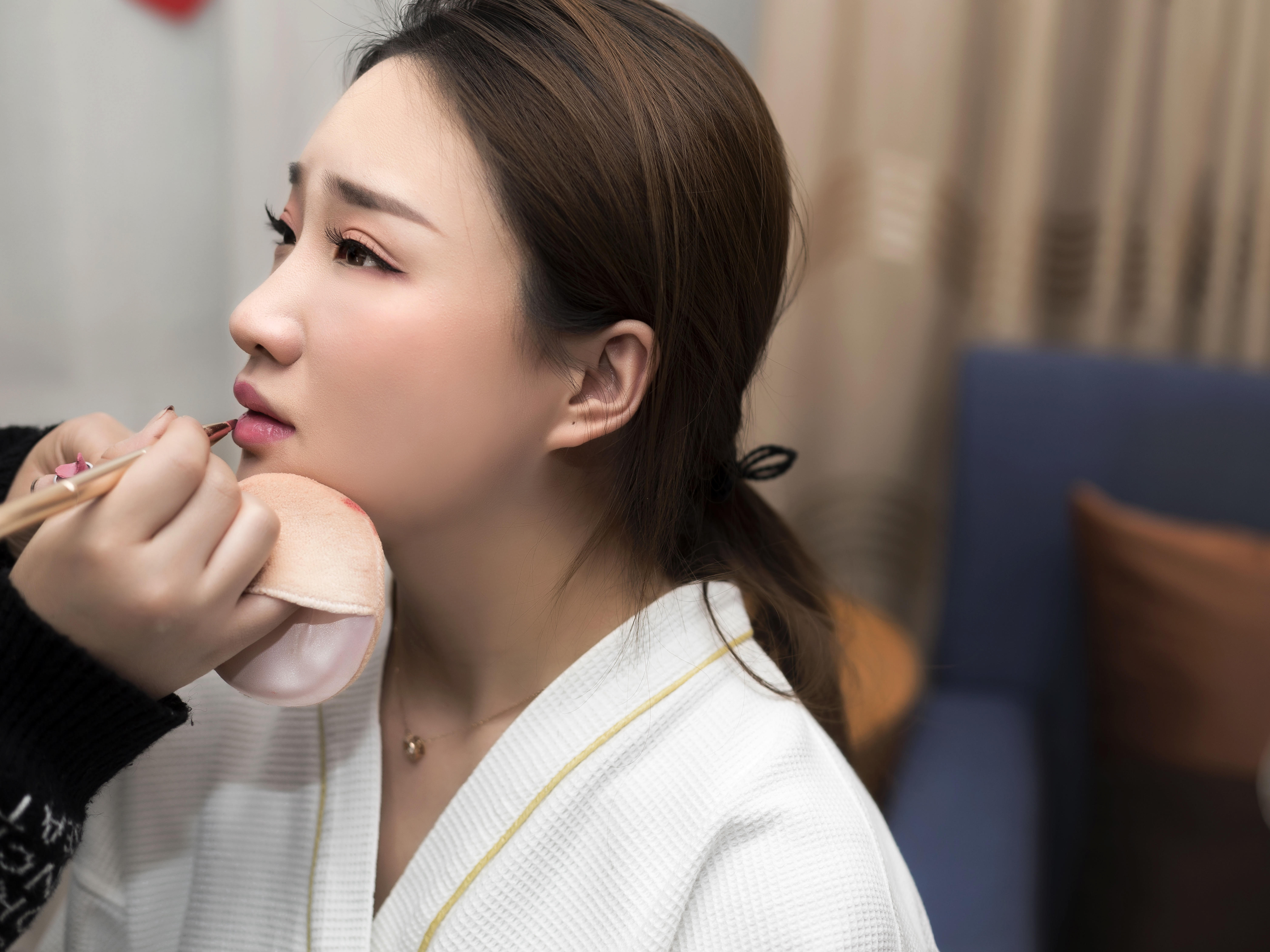 【跟妆+礼服】首席跟妆+婚纱礼服8件套，一价全含