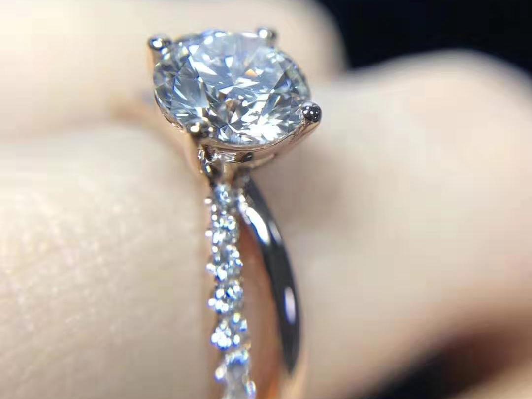 主石1克拉+承诺买贵赔付+GIA证书支持全球复检