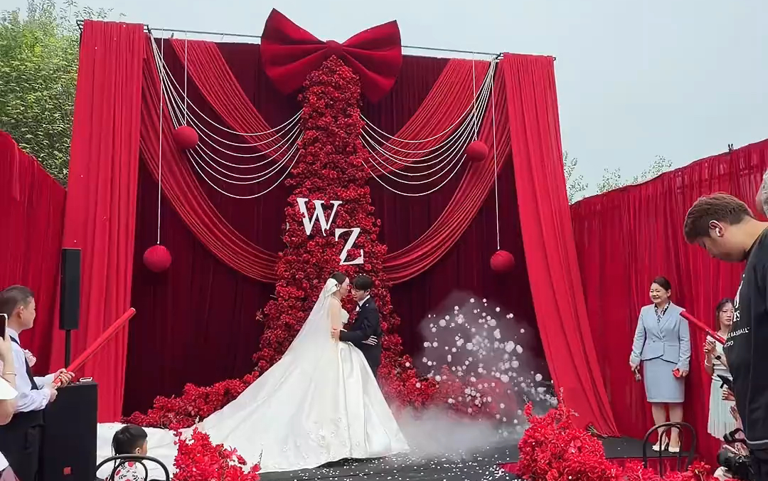 玫瑰瀑布户外庭院婚礼