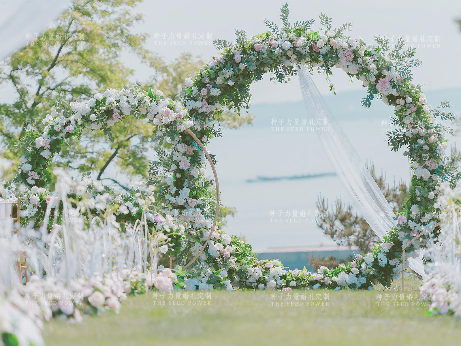 白绿清新自然唯美线条风户外婚礼