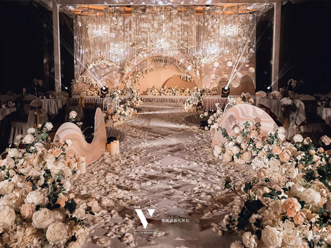 【维罗纳婚礼】香槟金色系 花艺吊顶超炫