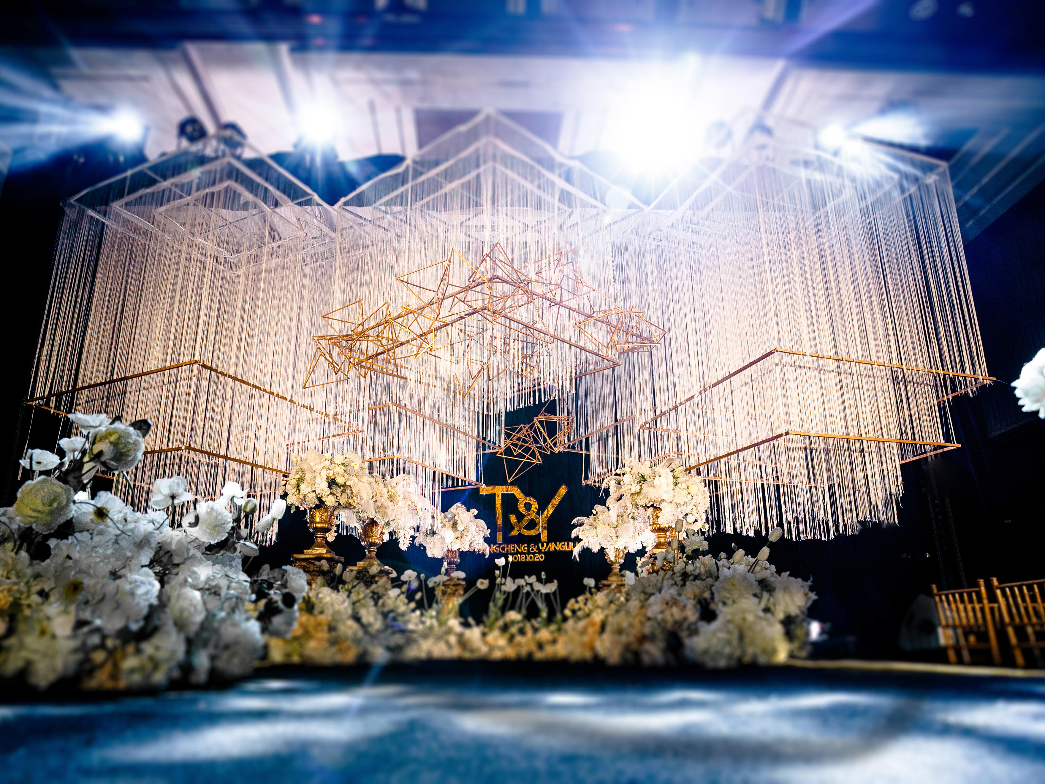 在黄州可以办的《黑金色主题婚礼》奢华大气