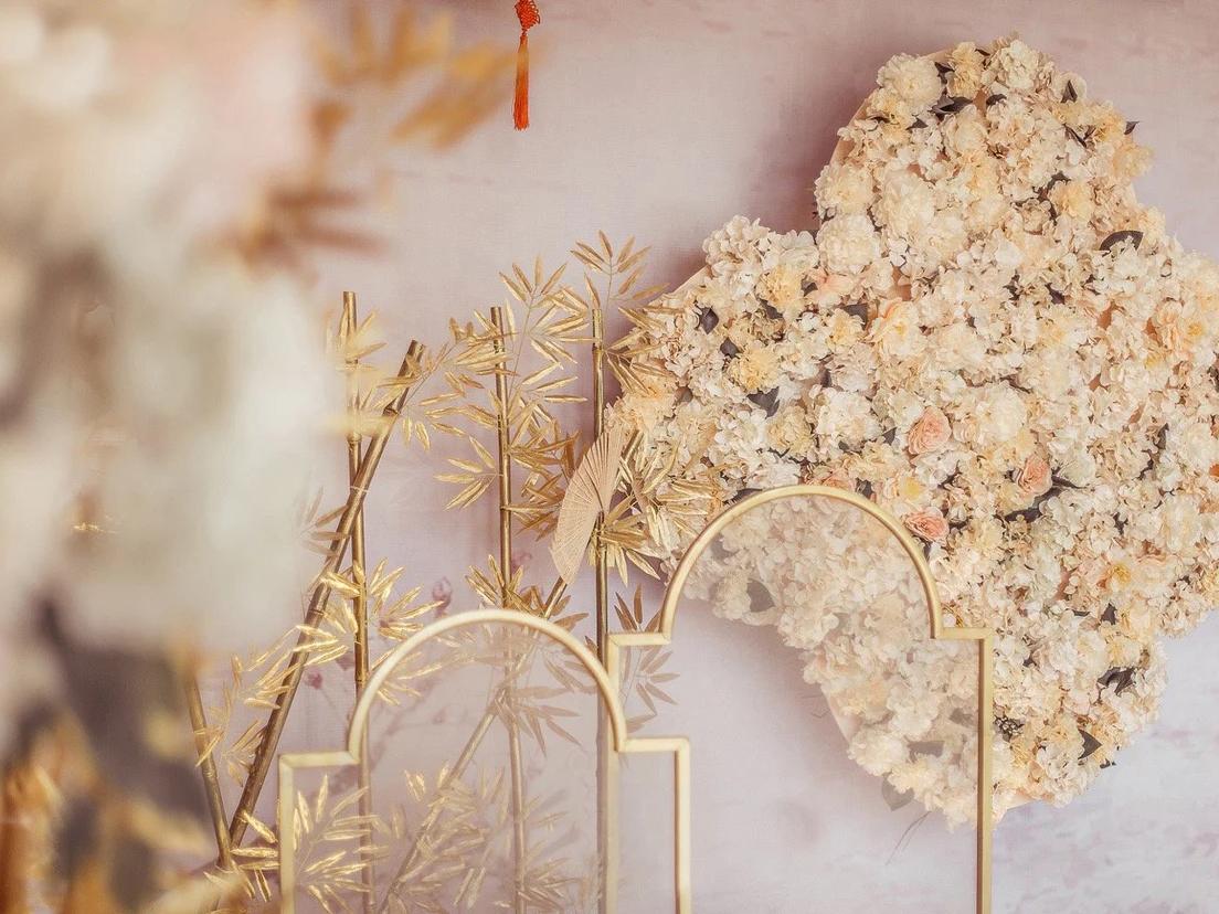 室内香槟色小预算新中式婚礼