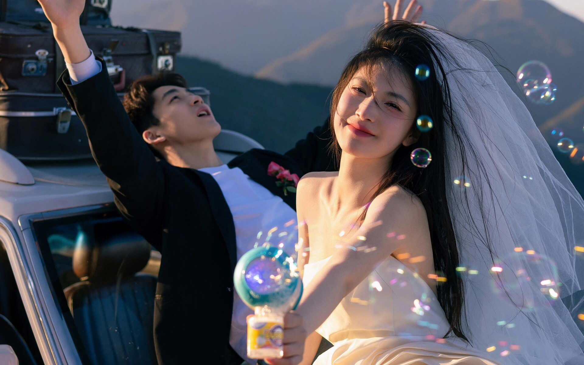 氛围感拉满的山顶婚纱照｜真的太出片了