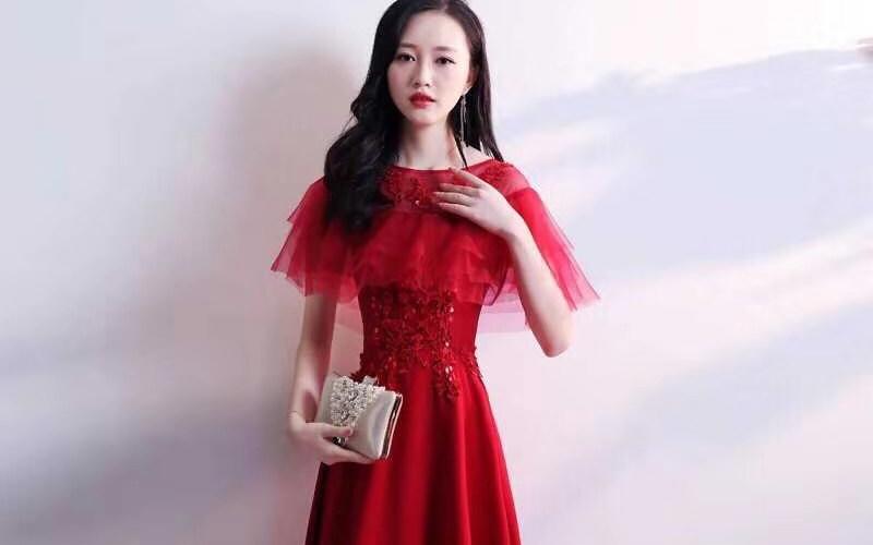 经典齐地白纱（50多套）+敬酒服（70多套)